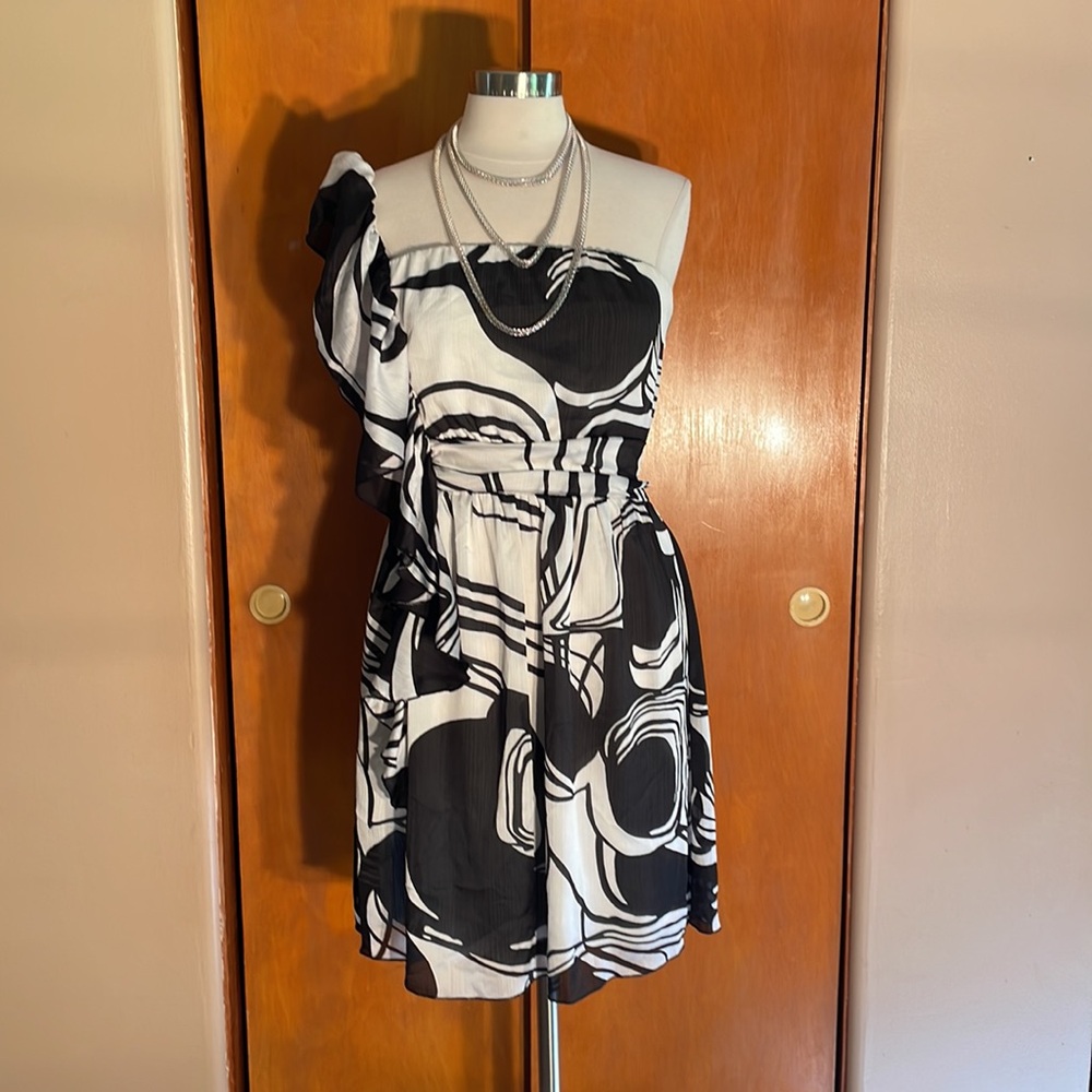 Lovely Bisou Bisou in Black and White Ruffle One Shoulder Dress in Women’s 12